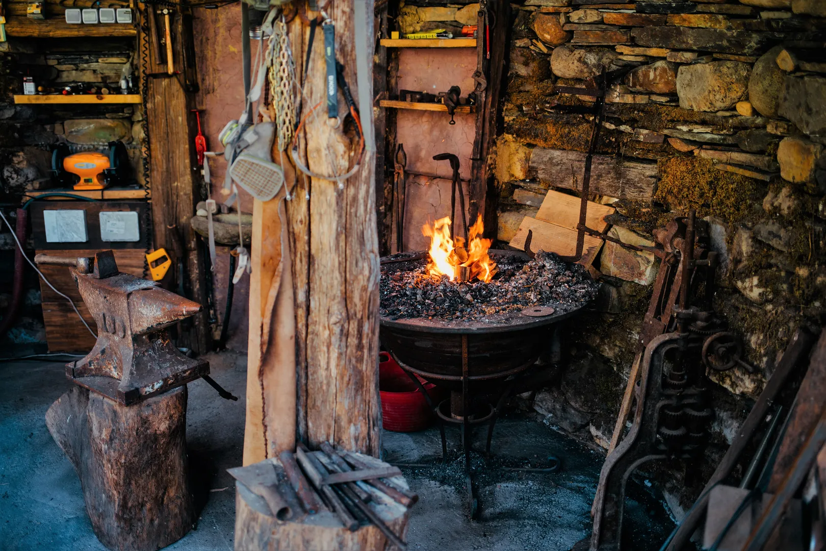 Artesanos-de-luneza-Forja-bierzo